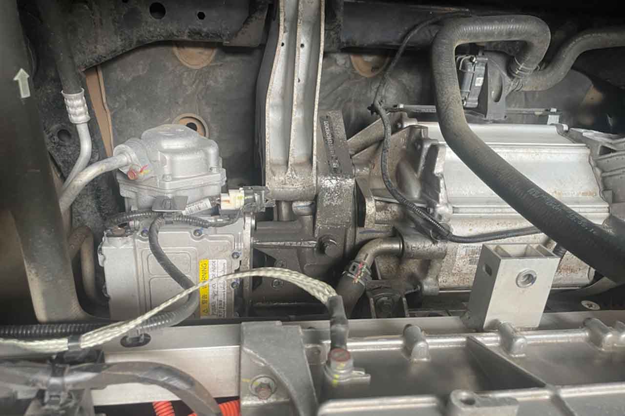 laser cleaner machine price Manchas de aceite en motores de automóviles.