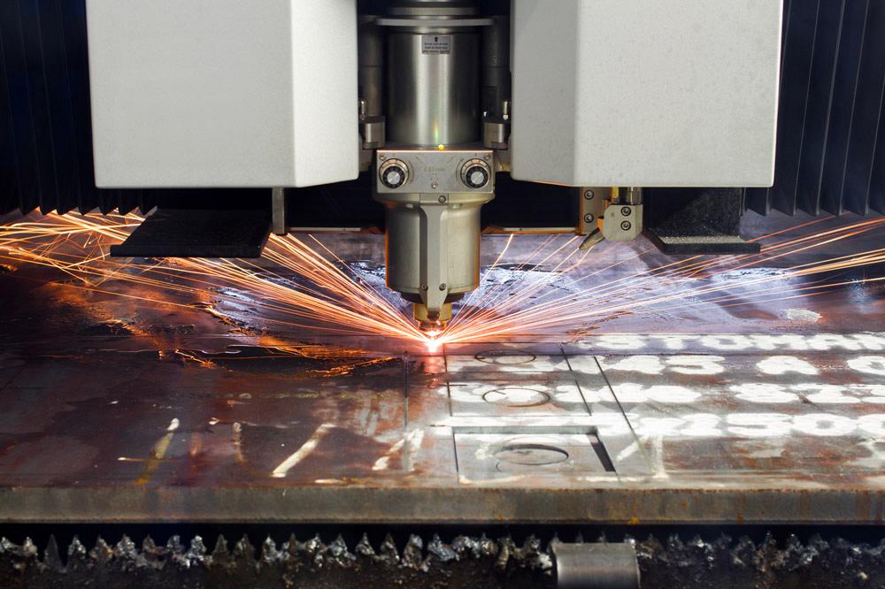 La diferencia entre las máquinas de corte de metal co2 tradicionales y la máquina de corte por láser de fibra