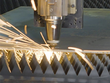 ¿Qué se debe prestar atención en el diseño de la máquina de corte por láser de fibra?