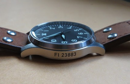 El reloj de pulsera grabado con láser muestra un encanto único