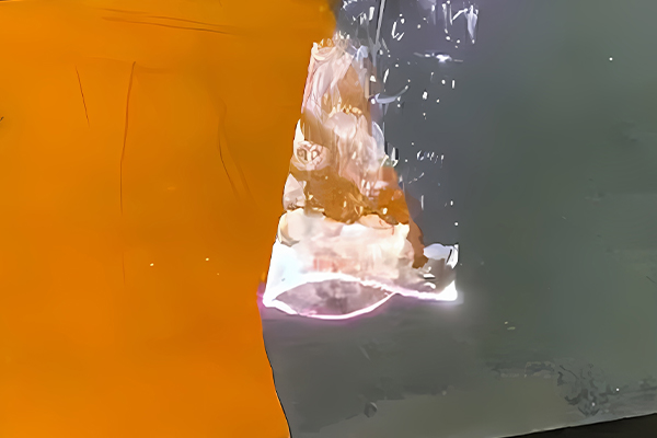 Eliminaci&oacute;n de pintura con l&aacute;ser en madera.