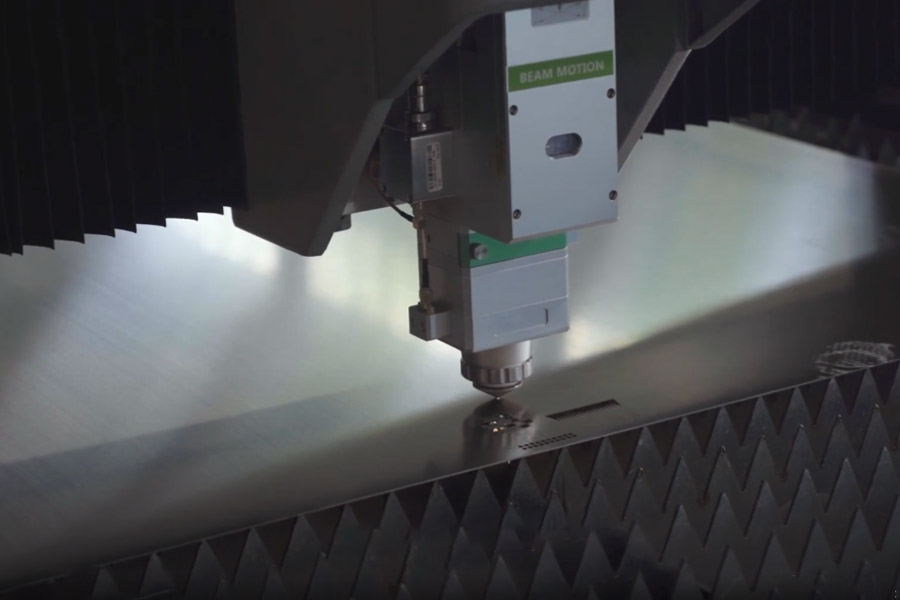 m&aacute;quina de corte por l&aacute;ser de titanio