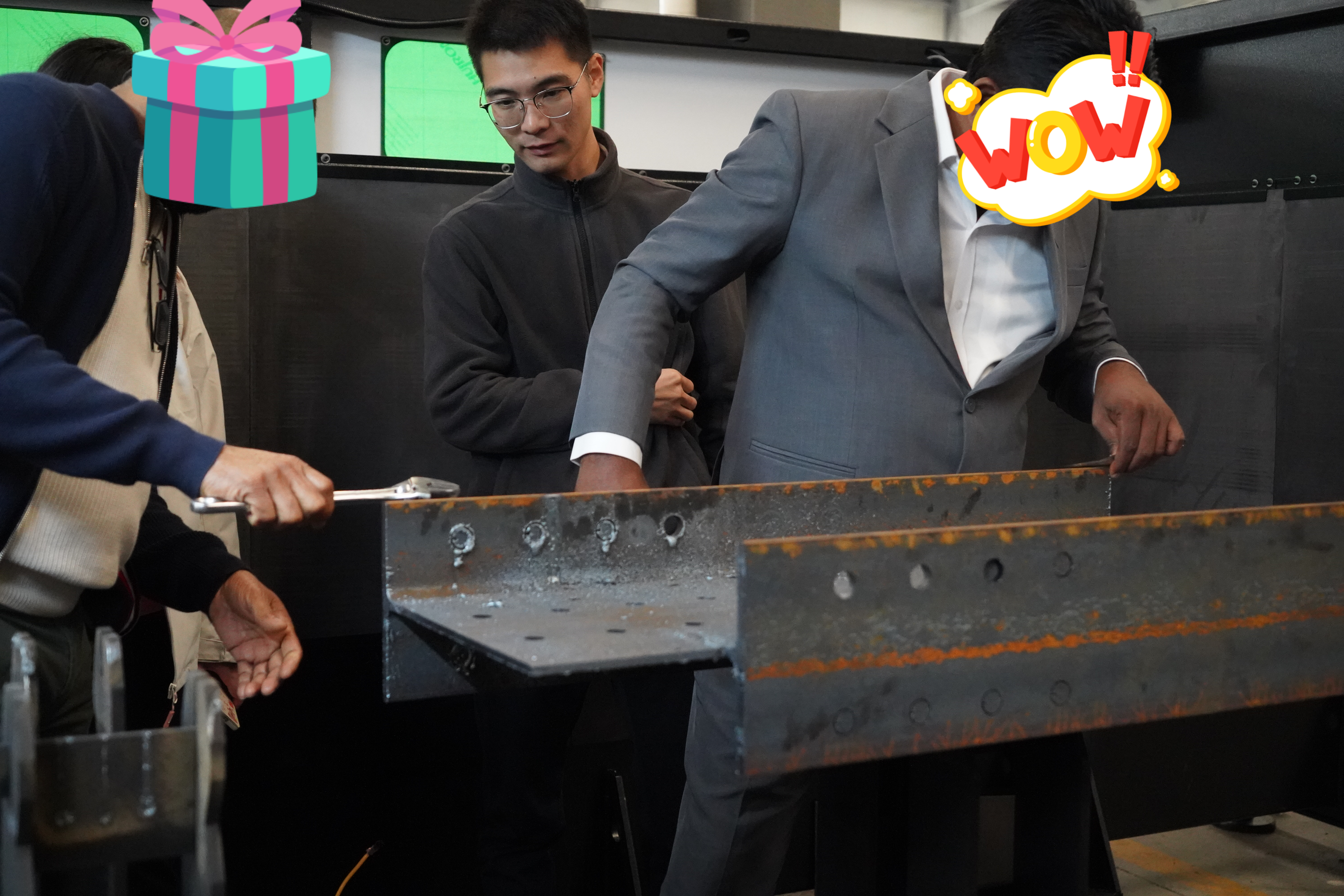 ¡Nuestros socios internacionales viajaron miles de kilómetros para visitar nuestra fábrica y presenciar la magia de la tecnología de corte por láser!
