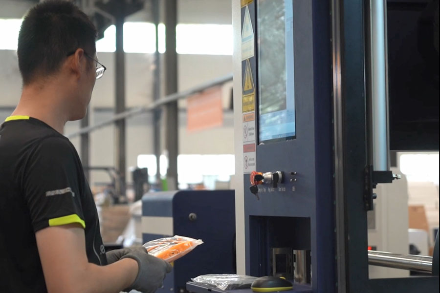 Operar una m&aacute;quina de corte por l&aacute;ser