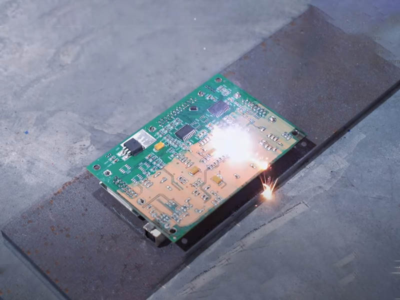 Limpieza l&aacute;ser de componentes de precisi&oacute;n.