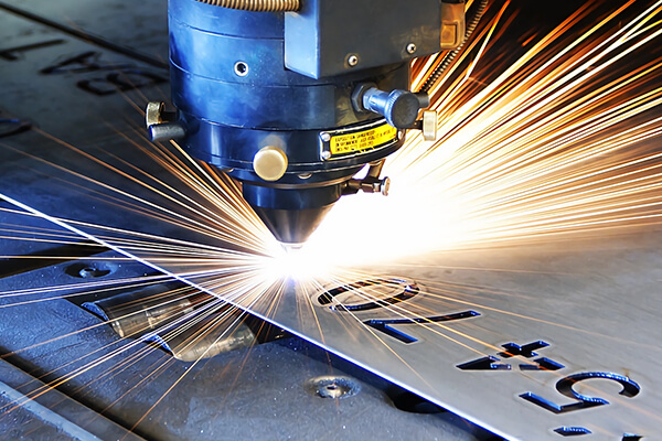 l&aacute;ser que corta metal
